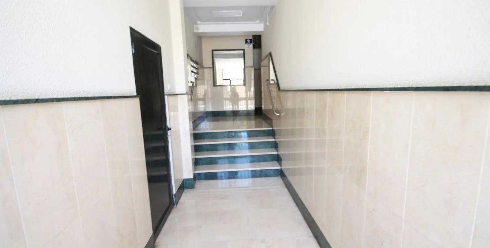 Sale of middle floor apartment in Málaga Centro 28