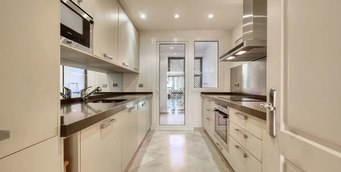 Продажа апартаментов на среднем этаже в Casares 4