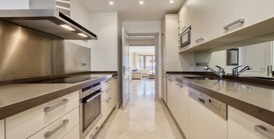 Продажа апартаментов на среднем этаже в Casares 8
