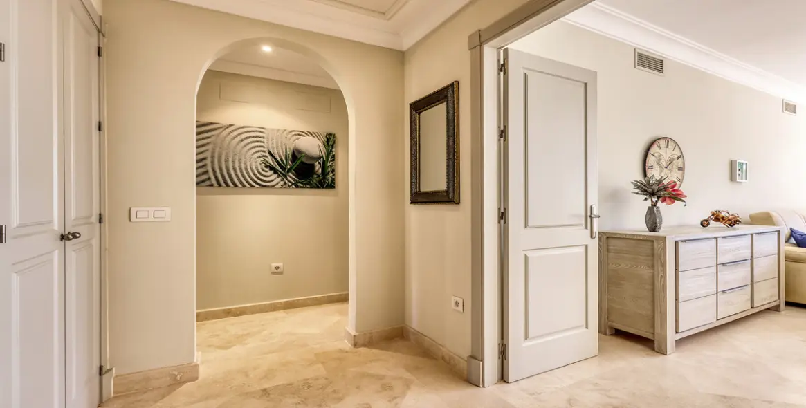 Продажа апартаментов на среднем этаже в Casares 11