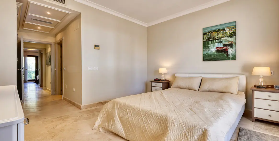 Продажа апартаментов на среднем этаже в Casares 13
