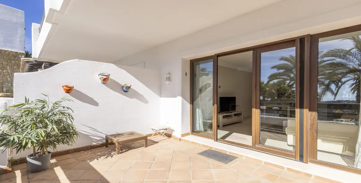 Продажа апартаментов на среднем этаже в Casares 19