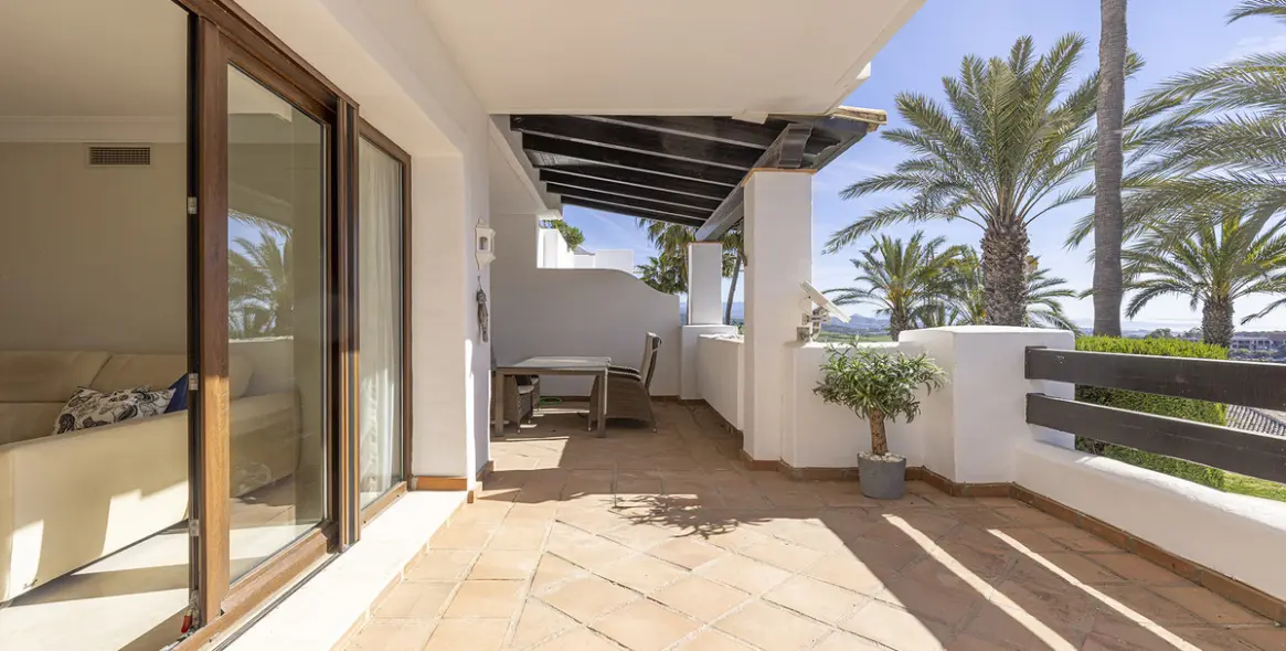 Продажа апартаментов на среднем этаже в Casares 20
