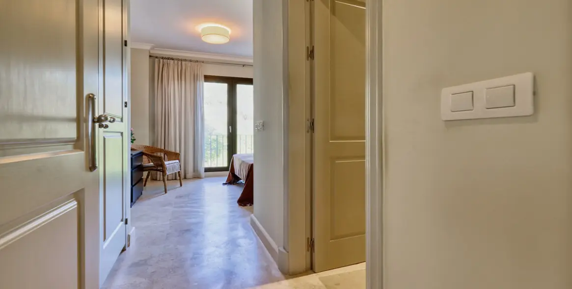 Продажа апартаментов на среднем этаже в Casares 28