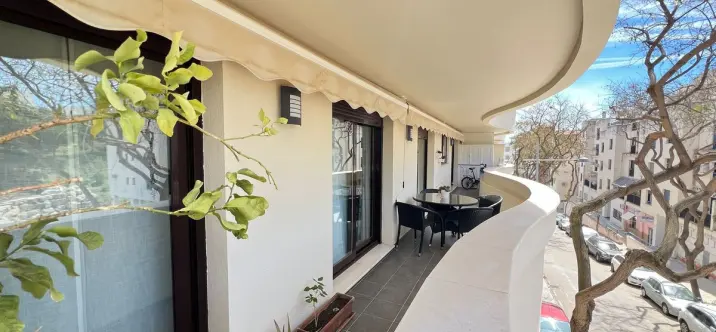 Sale of middle floor apartment in Estepona 0