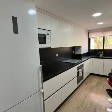 Sale of middle floor apartment in Estepona