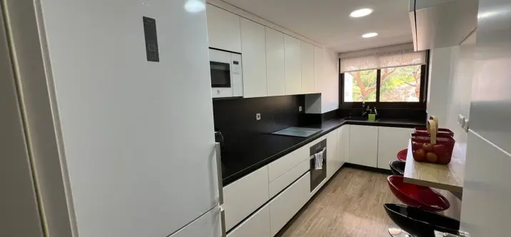 Sale of middle floor apartment in Estepona 1