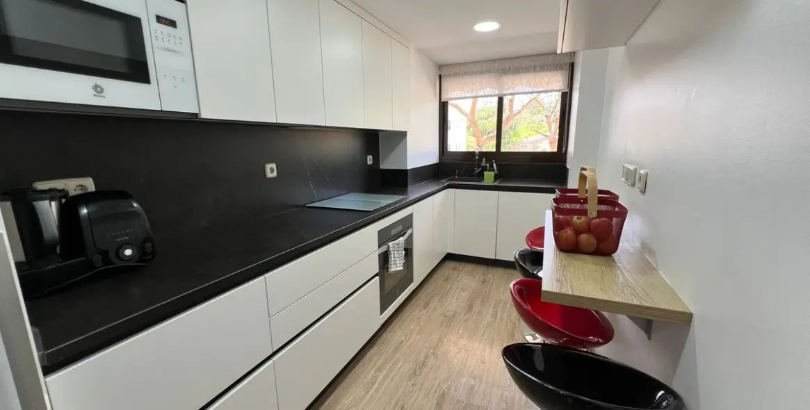 Sale of middle floor apartment in Estepona 3