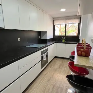 Sale of middle floor apartment in Estepona