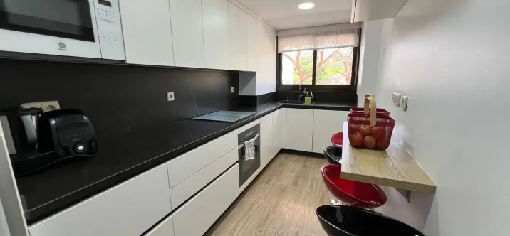 Sale of middle floor apartment in Estepona 2