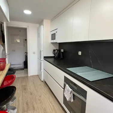 Sale of middle floor apartment in Estepona