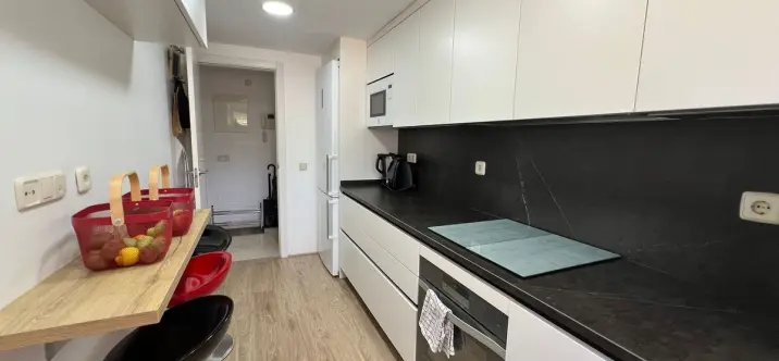 Sale of middle floor apartment in Estepona 3