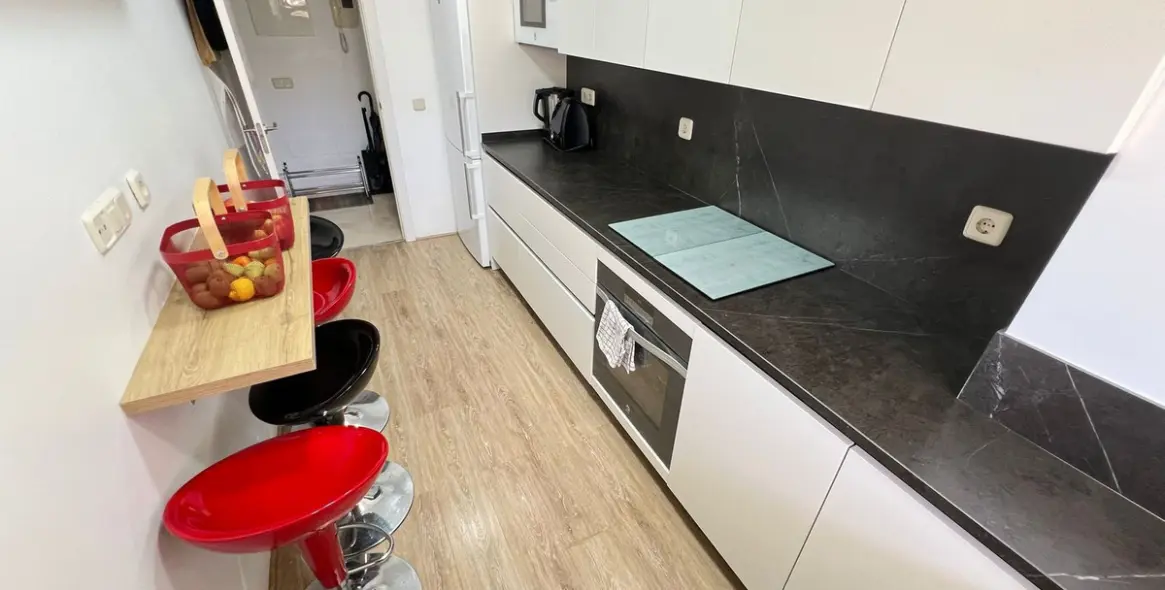 Sale of middle floor apartment in Estepona 5