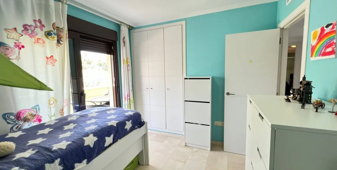 Sale of middle floor apartment in Estepona 9