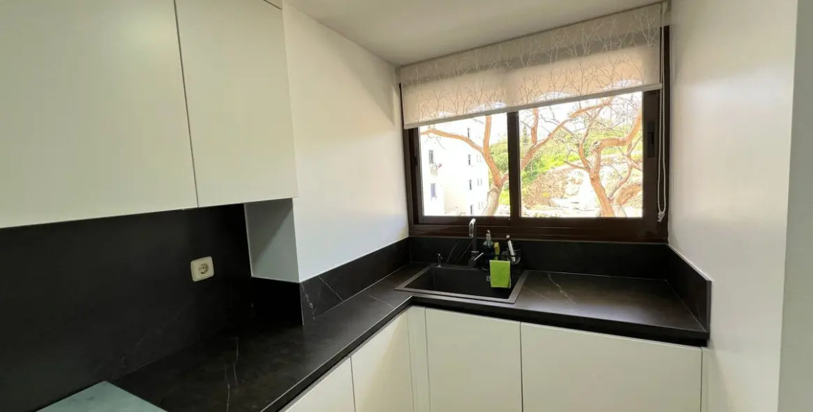Sale of middle floor apartment in Estepona 15