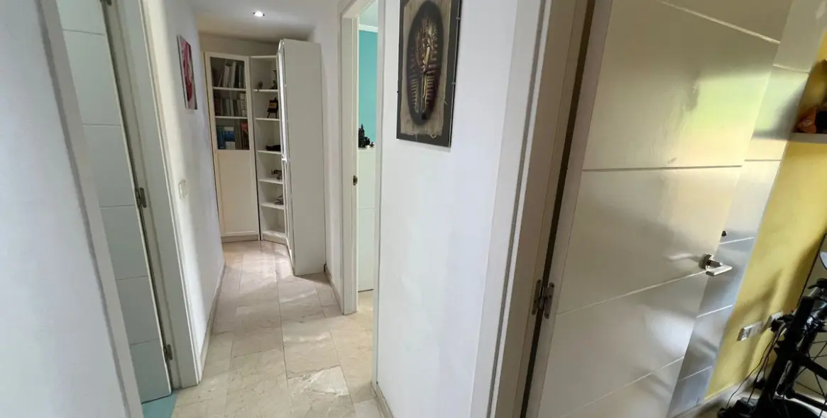 Sale of middle floor apartment in Estepona 16