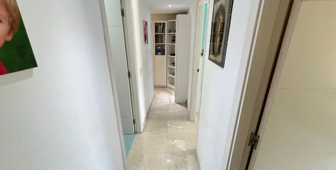 Sale of middle floor apartment in Estepona 19