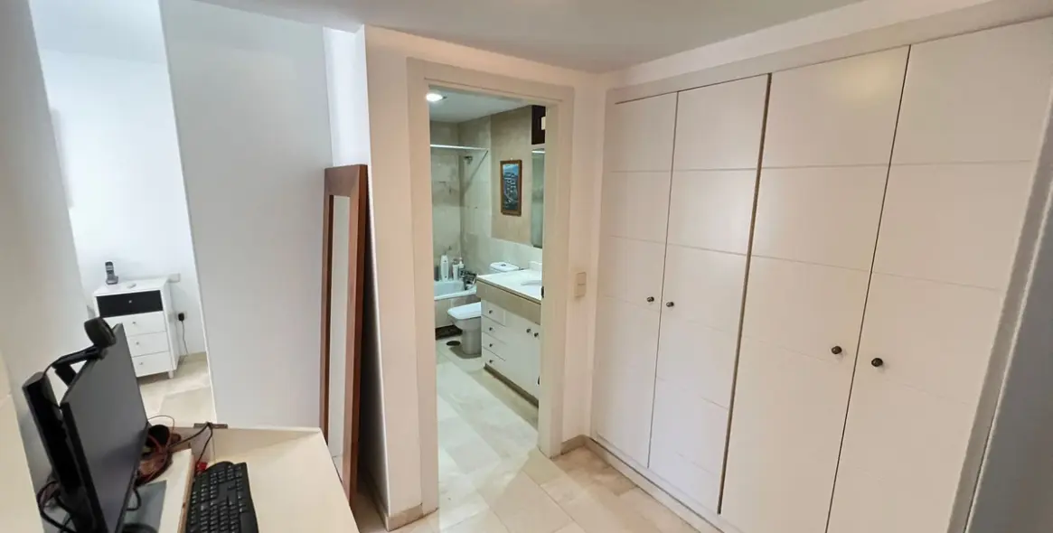 Sale of middle floor apartment in Estepona 21