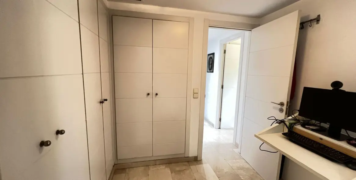 Sale of middle floor apartment in Estepona 22