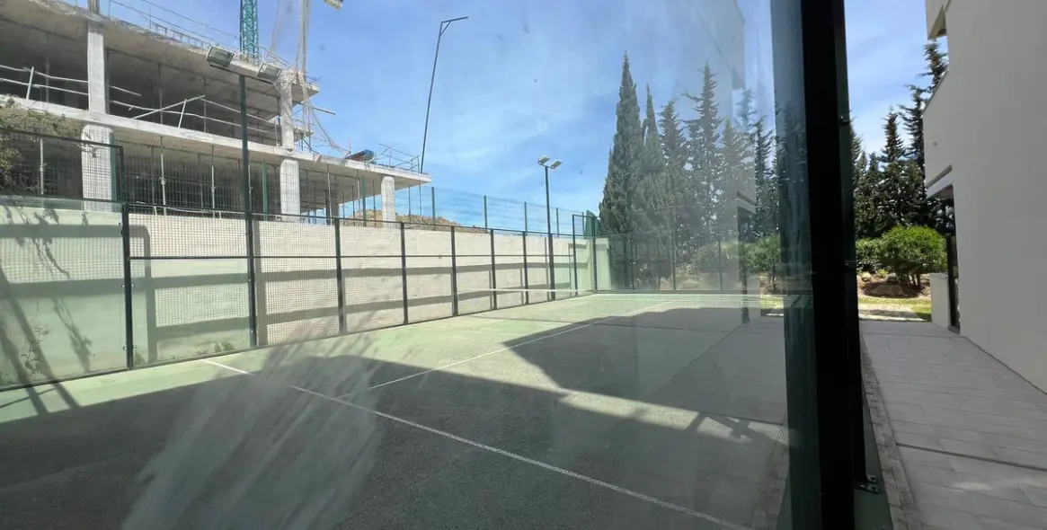 Sale of middle floor apartment in Estepona 24