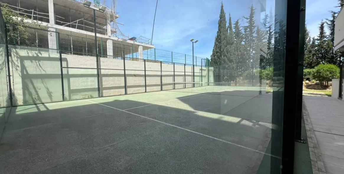 Sale of middle floor apartment in Estepona 25