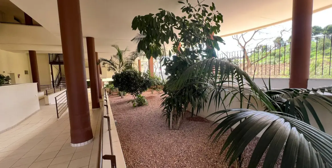 Sale of middle floor apartment in Estepona 27