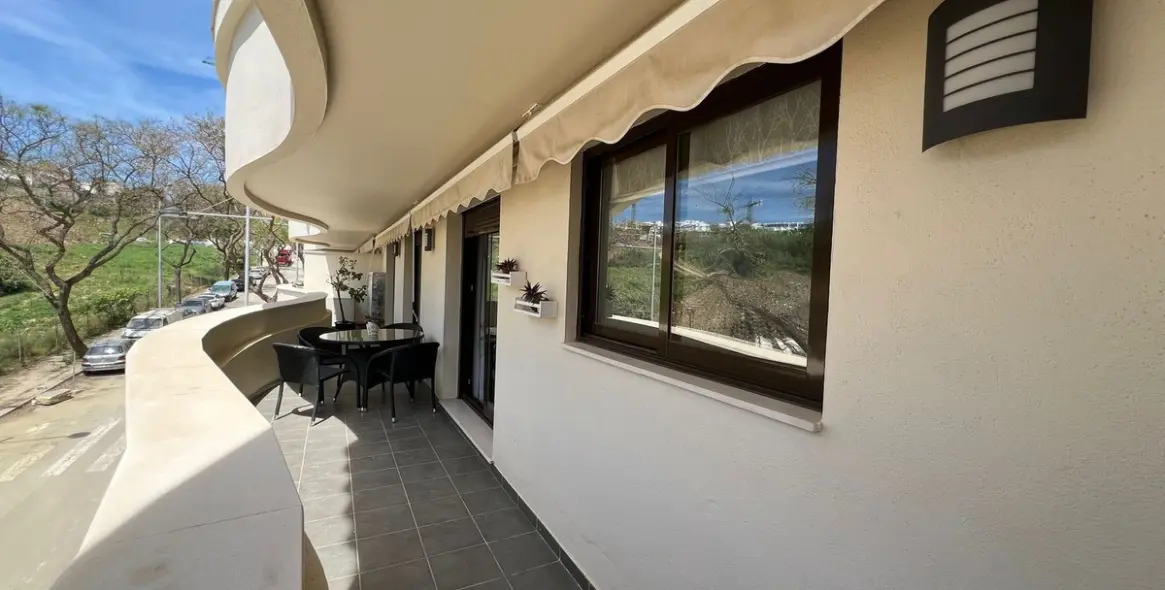 Sale of middle floor apartment in Estepona 28