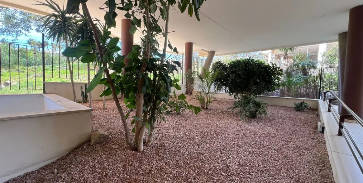 Sale of middle floor apartment in Estepona 31