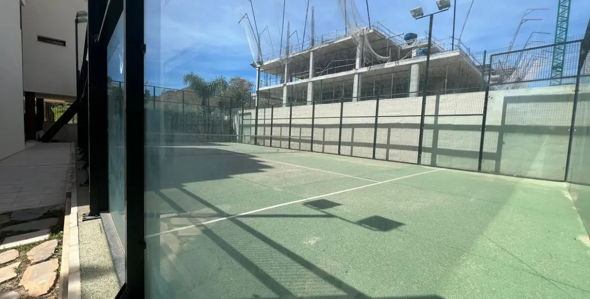 Sale of middle floor apartment in Estepona 32