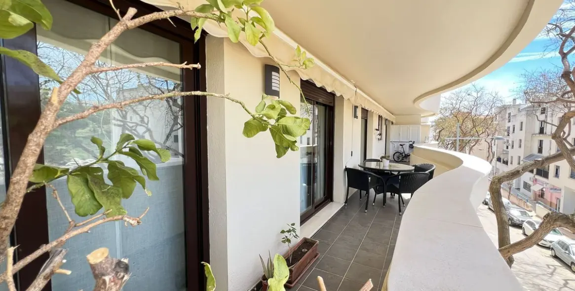 Sale of middle floor apartment in Estepona 33