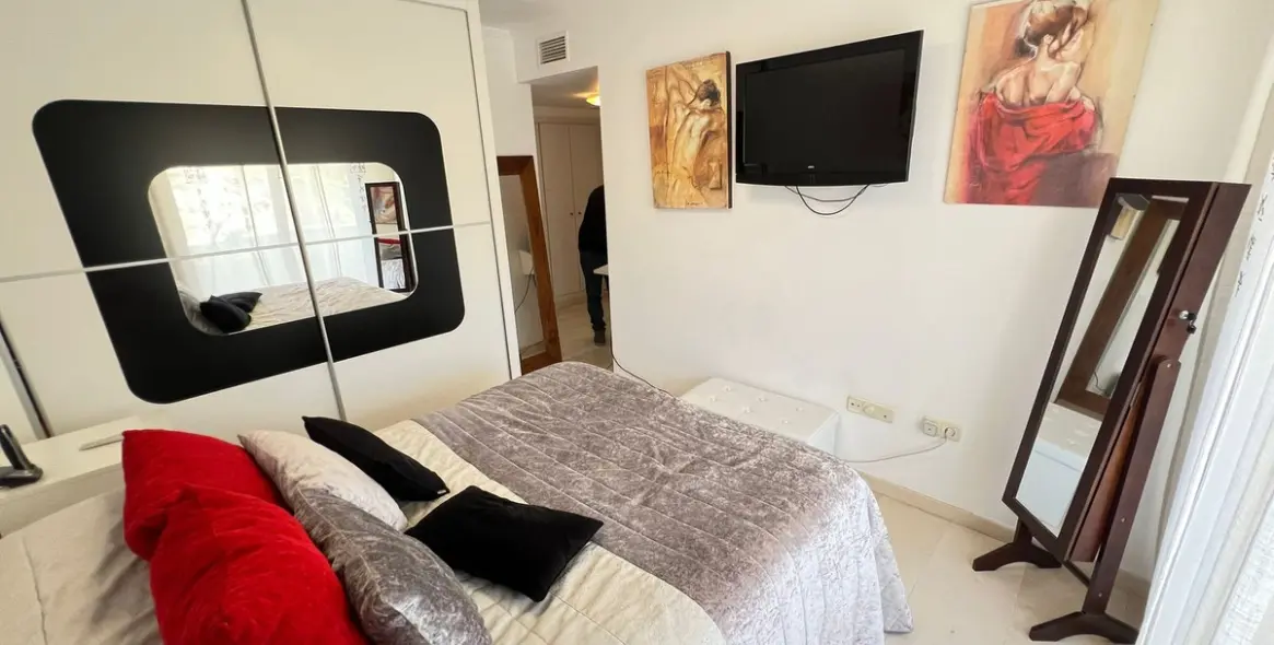 Sale of middle floor apartment in Estepona 46