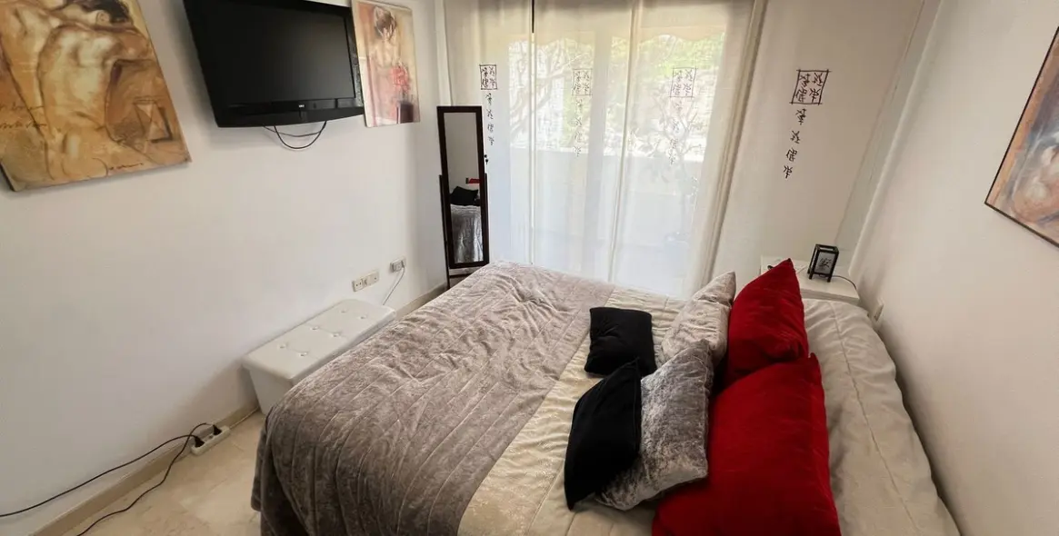 Sale of middle floor apartment in Estepona 47