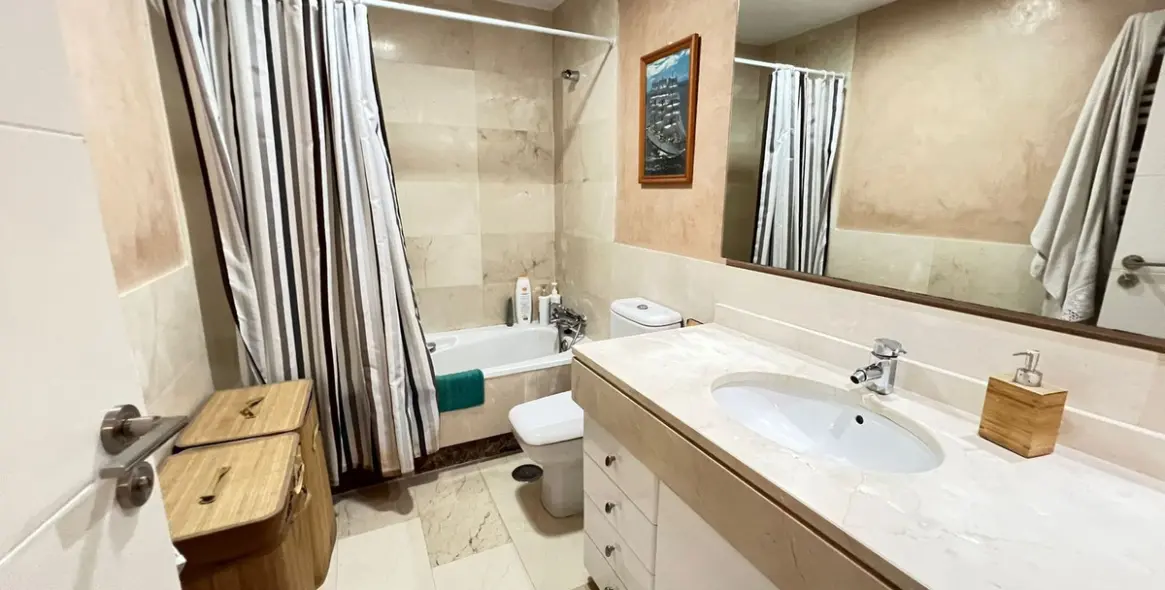 Sale of middle floor apartment in Estepona 54