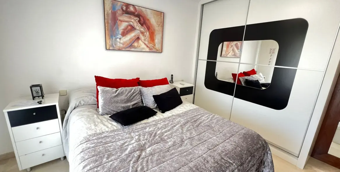 Sale of middle floor apartment in Estepona 56