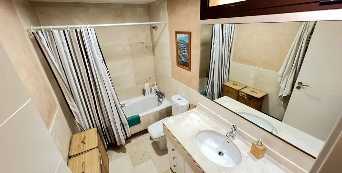 Sale of middle floor apartment in Estepona 59