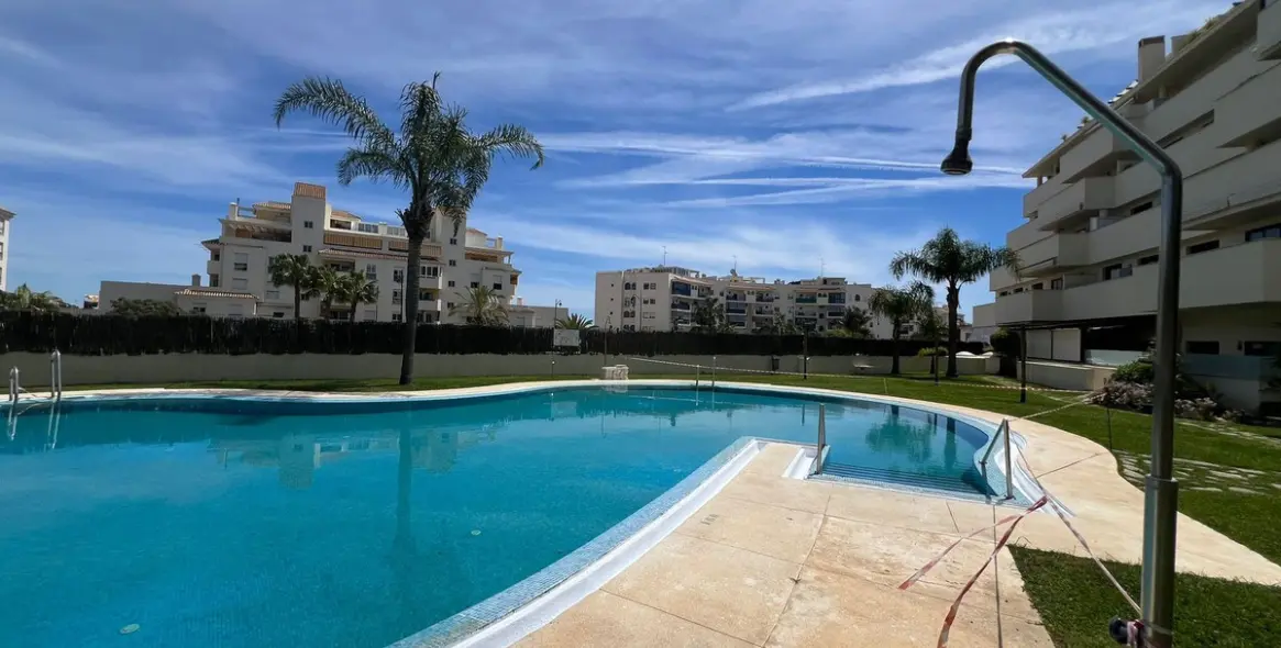 Sale of middle floor apartment in Estepona 65