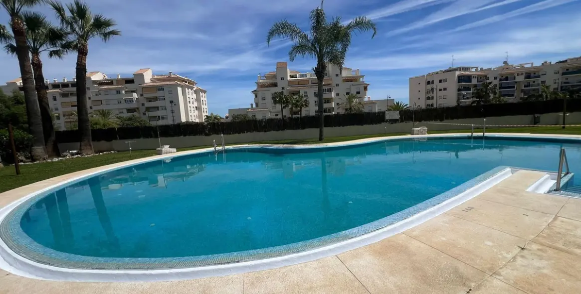 Sale of middle floor apartment in Estepona 67