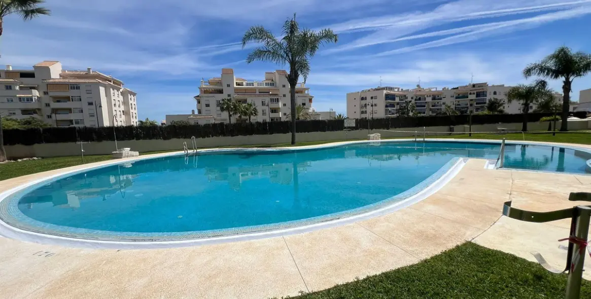 Sale of middle floor apartment in Estepona 70
