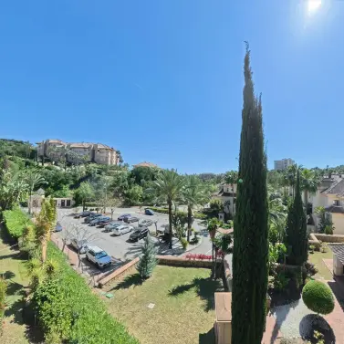 Продажа апартаментов на среднем этаже в Marbella