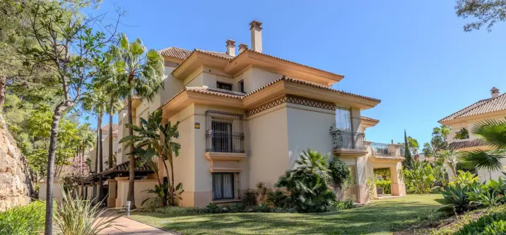 Продажа апартаментов на среднем этаже в Marbella 1