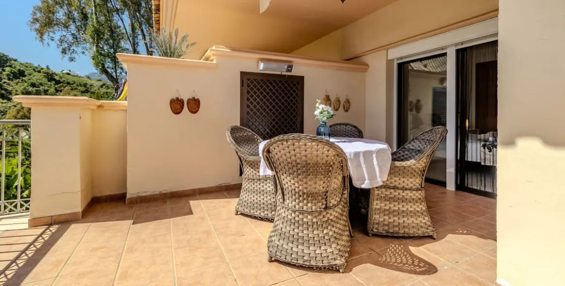 Продажа апартаментов на среднем этаже в Marbella 3