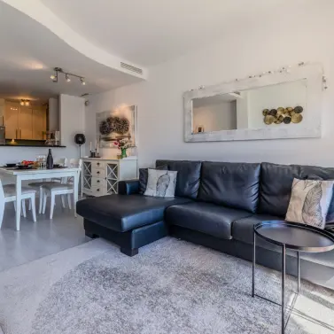 Продажа апартаментов на среднем этаже в Marbella