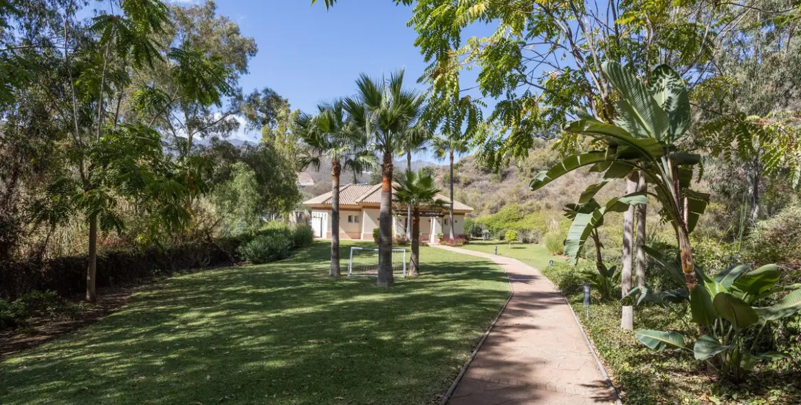 Продажа апартаментов на среднем этаже в Marbella 30