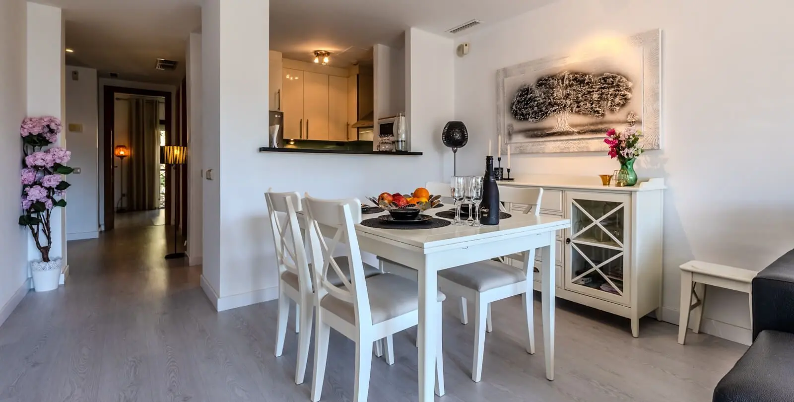 Sale of middle floor apartment in Río Real 5