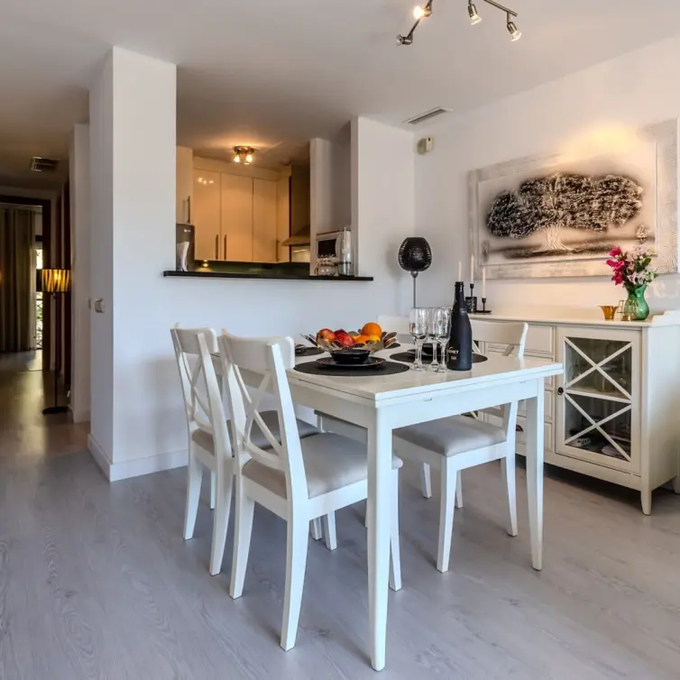 Sale of middle floor apartment in Río Real