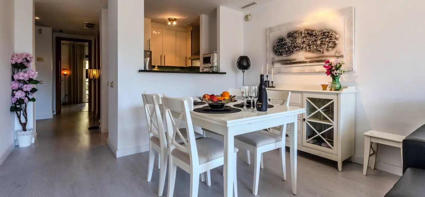 Sale of middle floor apartment in Río Real 4