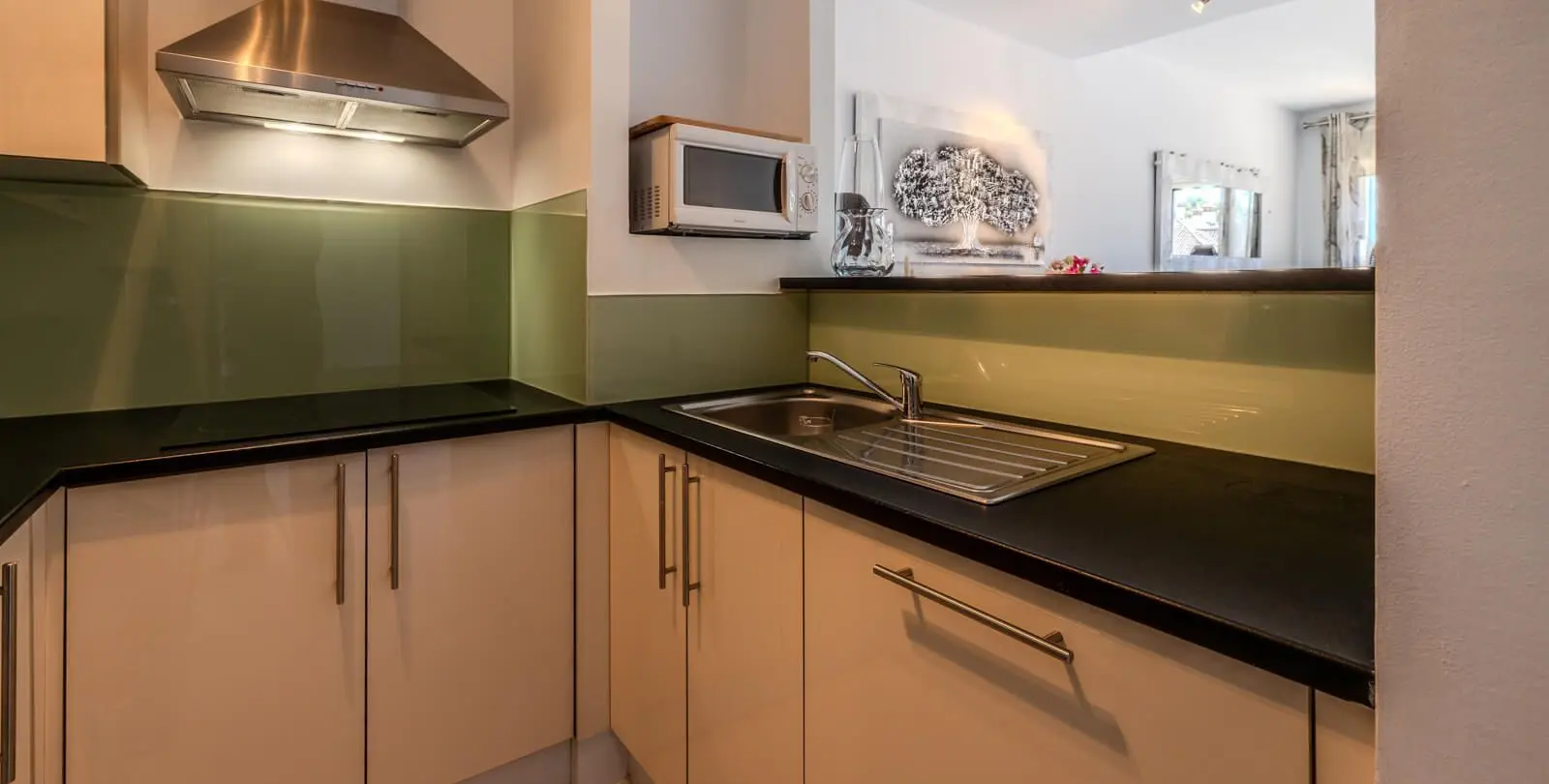 Sale of middle floor apartment in Río Real 8