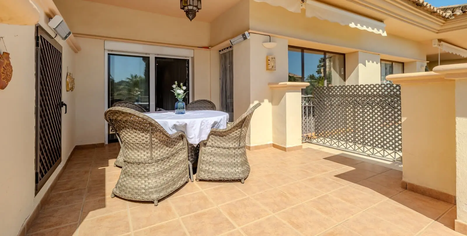 Sale of middle floor apartment in Río Real 13