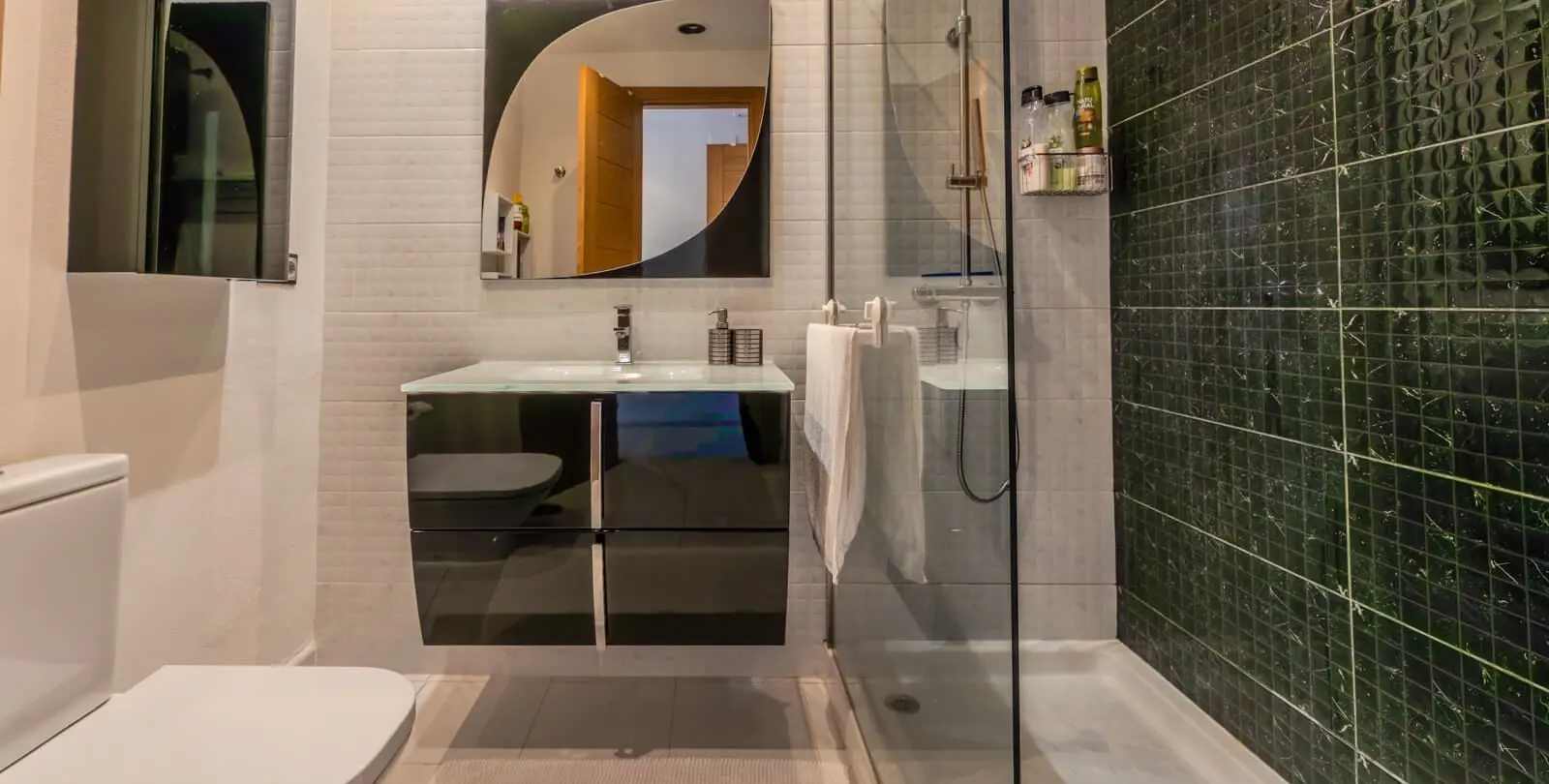 Sale of middle floor apartment in Río Real 17
