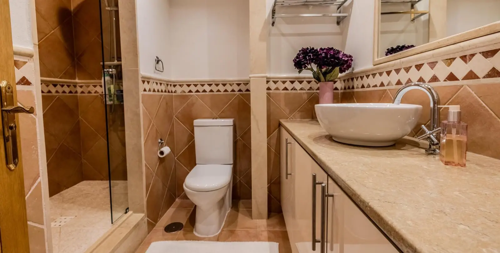 Sale of middle floor apartment in Río Real 20